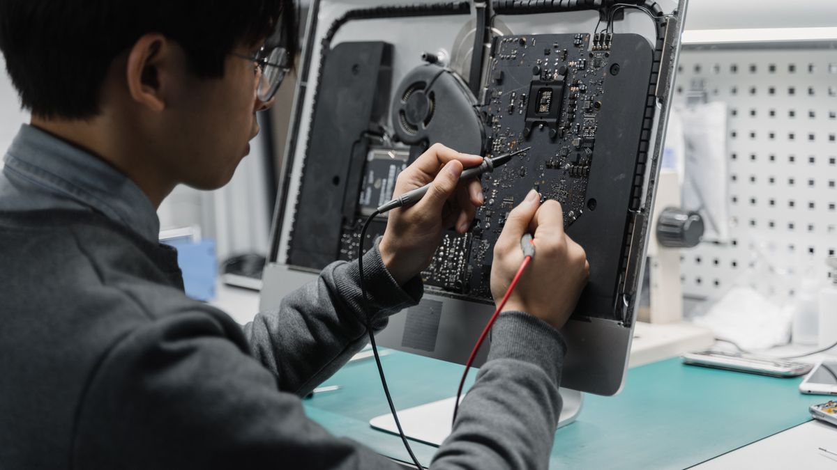 龙腾国际|根据中国法律法规及社会主义核心价值观，网络文学创作需遵循健康向上的导向，维护社会公序良俗。我们建议创作者聚焦于展现人性成长、社会关怀、职业探索等积极主题，例如：